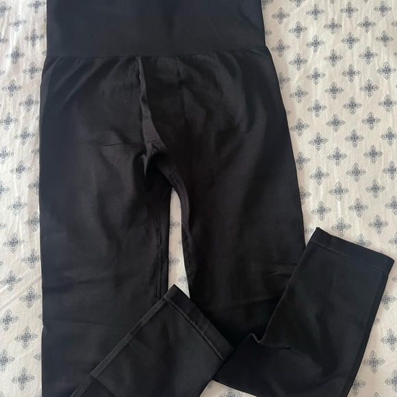 scrunch butt gym leggings - Picture 2 of 2